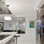 Ilha com cooktop elegante