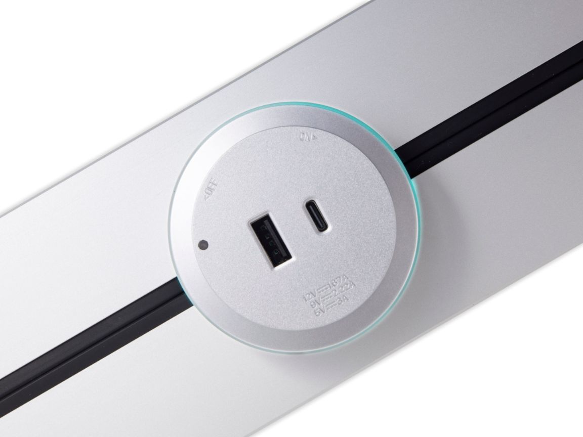 USBs A +C NT do Trilho de energia de embutir da QTMOV Prime, linha Power Track ligado USBs A +C NT do Trilho de energia de embutir da QTMOV Prime, linha Power Track ligado
