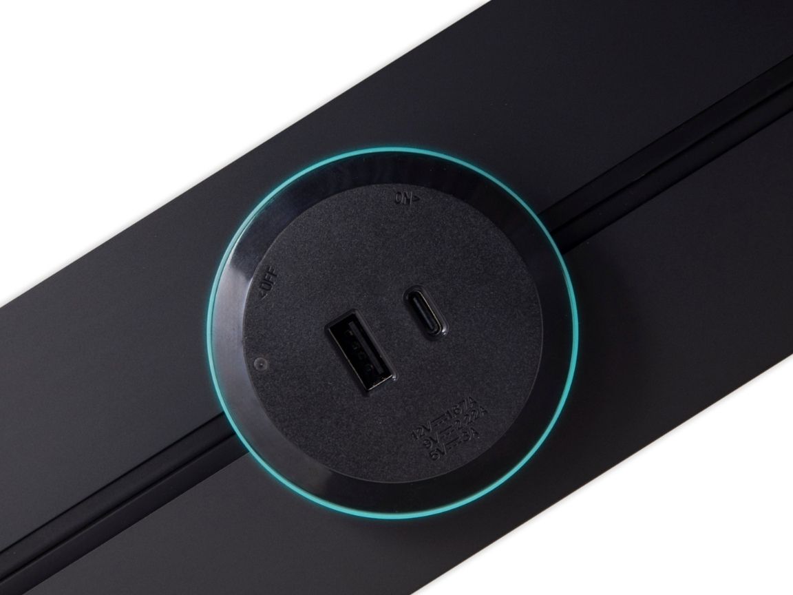 USBs A +C NT do Trilho de energia de embutir da QTMOV Prime, linha Power Track ligado USBs A +C NT do Trilho de energia de embutir da QTMOV Prime, linha Power Track ligado