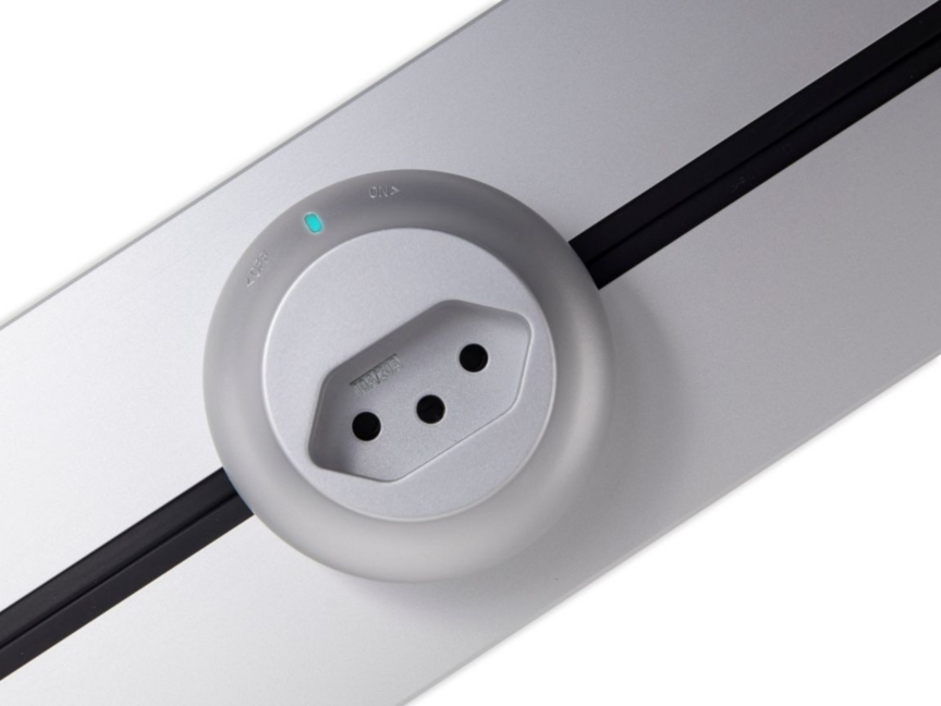 Tomada Flex, para trilho de energia modelo NT cinza aplicada