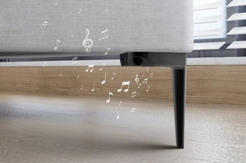 kit de pés para sofá com alto-falante da Linha Sound System da QTMOV Prime aplicado no sofá