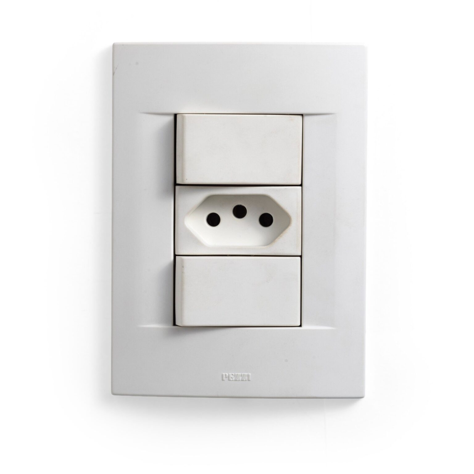 Espelho 4×2 com 2 interruptores + 1 tomada 10A branco
