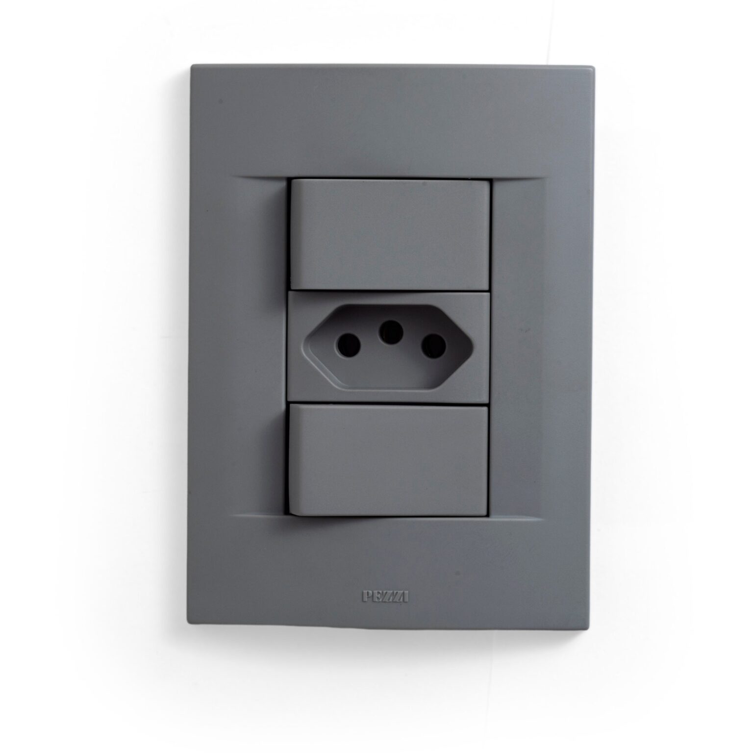Espelho 4×2 com 2 interruptores + 1 tomada 10A concreto