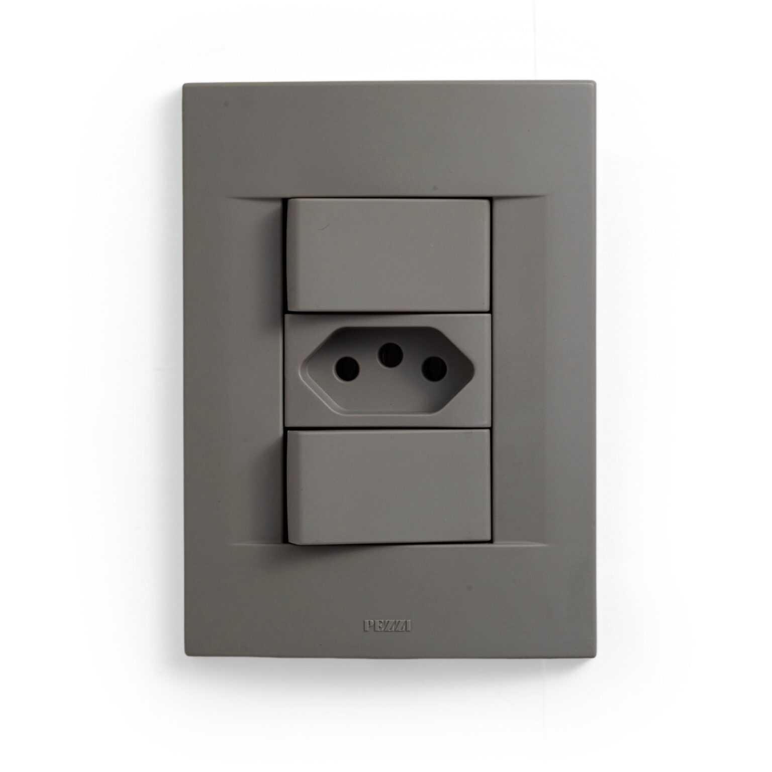 Espelho 4×2 com 2 interruptores + 1 tomada 10A fendi